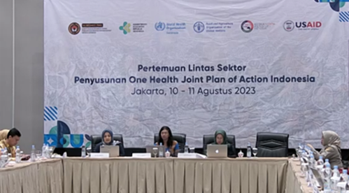 A group of panelists sitting in front of a meeting room.
